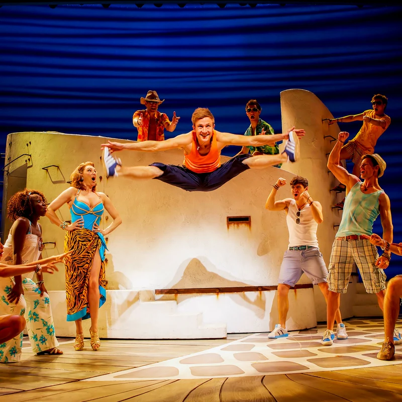 4 Star Overnight Stay and Theatre - Gift Experience for Two - Image 4