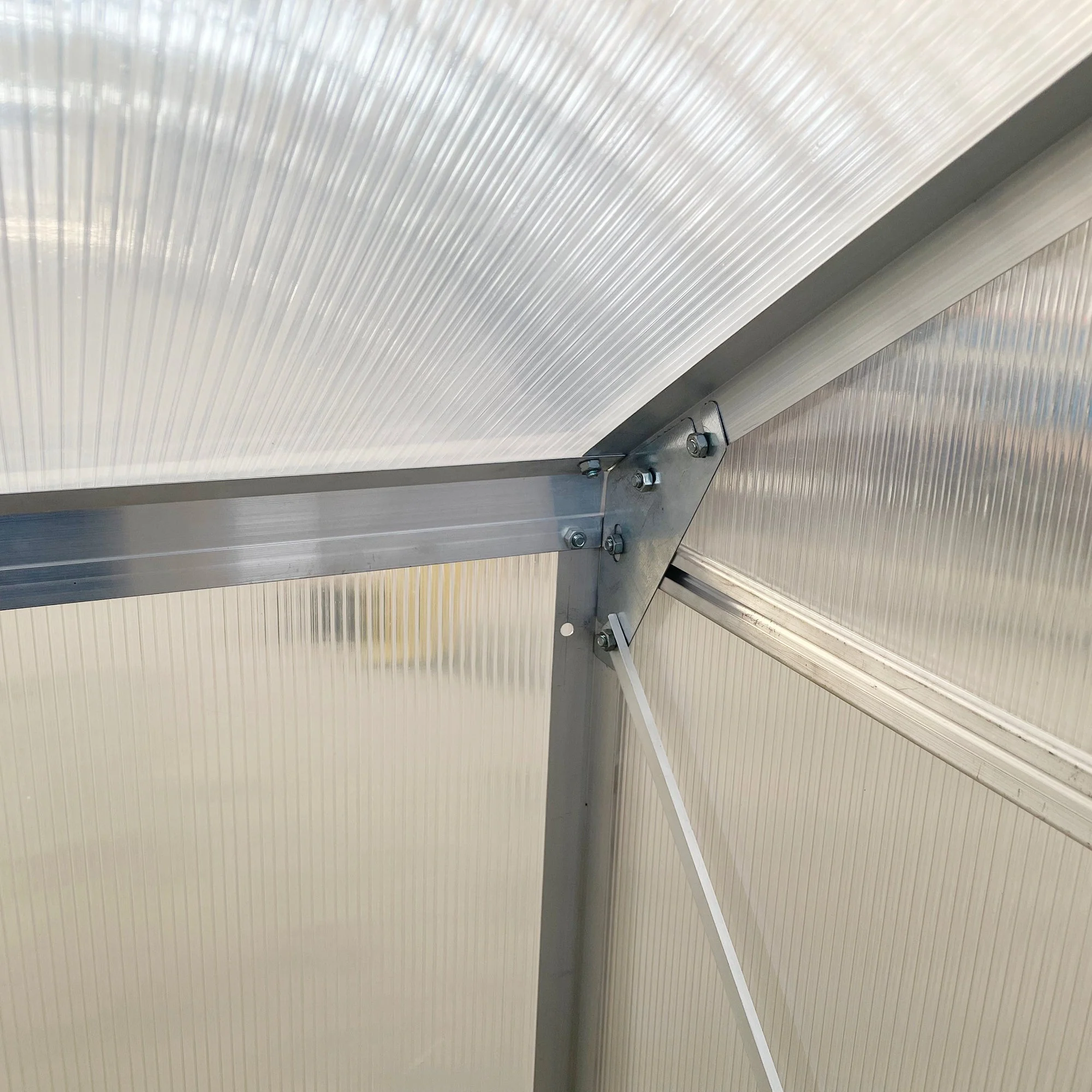 6 x 4ft Lean to Wall Polycarbonate Greenhouse Aluminium Walk-in Garden Greenhouse with Adjustable Roof Vent - Image 8