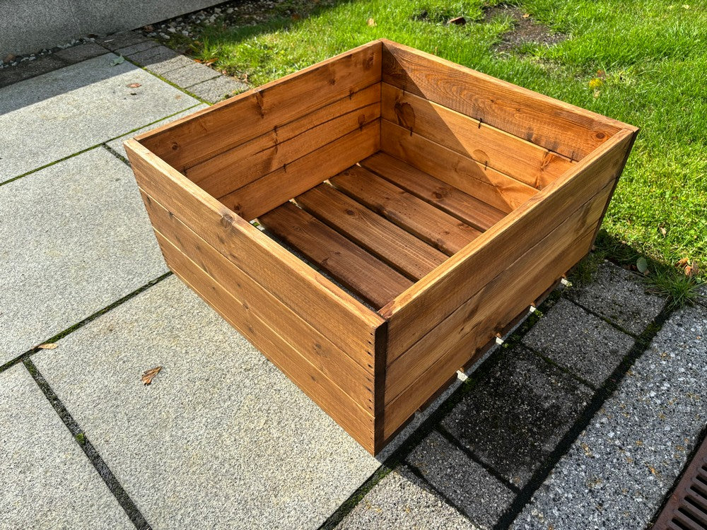 Country Square Garden Planter by Charles Taylor - Image 4
