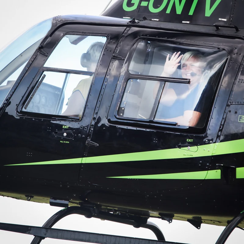 Deluxe Helicopter Flight  - Gift Experience - Image 4