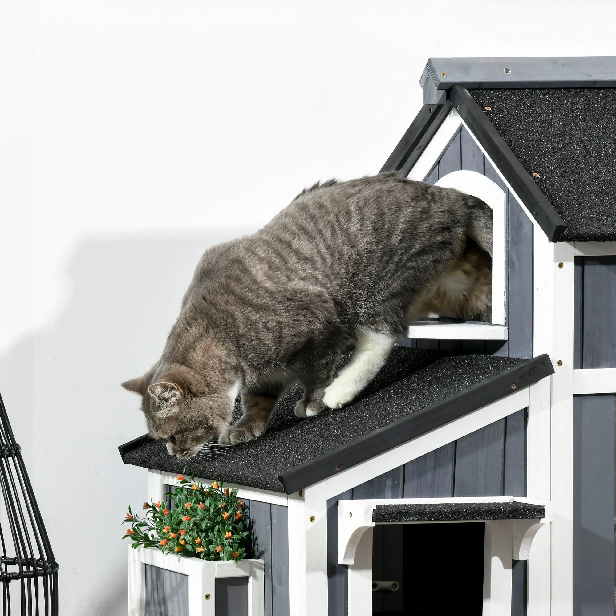 PawHut Wooden Outdoor Cat House with Flower Pot - Image 8
